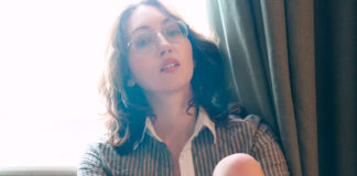 Jessica Winter canta sobre conexões intensas e fugazes no single “Aftersun”