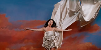 MARINA transita por papéis idealizados do feminino no videoclipe de “I <3 YOU”