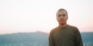 Avery Tucker, do Girlpool, anuncia disco solo e lança o single “Like I’m Young”