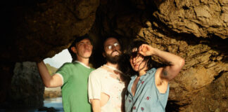Big Thief explora a dualidade entre prazer e dor no single “All Night All Day”