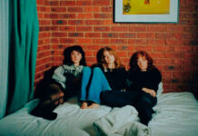 Folk Bitch Trio lança “Hotel TV”, single do álbum de estreia ‘Now Would Be A Good Time’