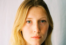 Georgia Harmer lança o single “Farmhouse”, uma carta de desculpas a um amigo