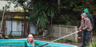 Poor Creature lança “Bury Me Not”, single do álbum de estreia ‘All Smiles Tonight’
