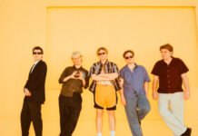 shame se vê preso pelo medo da mudança no single “Quiet Life”