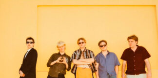 shame se vê preso pelo medo da mudança no single “Quiet Life”