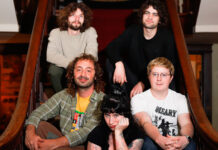 Wednesday retrata um turbilhão de experiências brutais no single “Pick Up That Knife”