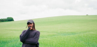 Blood Orange lança o single “Countryside”, em parceria com Eva Tolkin, Liam Benzvi e Ian Isiah