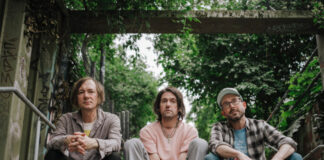 Bright Eyes anuncia o EP ‘Kids Table’ e lança o single “Dyslexic Palindrome”