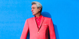 David Byrne reflete sobre os méritos da arte pela arte no single “The Avant Garde”