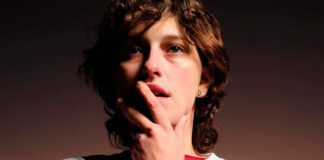 King Princess explora uma relação intensa e turbulenta no single “Girls”