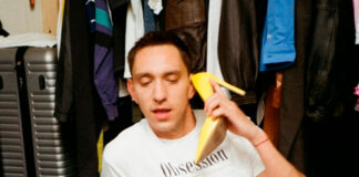Oliver Sim, do The xx, retorna com um relato de fascínio e desejo no single “Obsession”