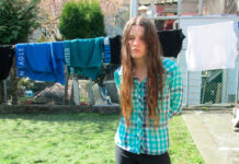 Sophia Stel condena a vida nas redes sociais em “All My Friends Are Models”