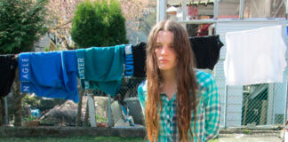Sophia Stel condena a vida nas redes sociais em “All My Friends Are Models”