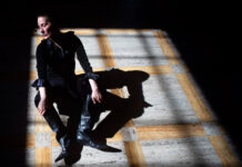 Cate Le Bon lança o single “About Time” do álbum ‘Michelangelo Dying’