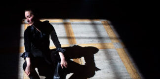 Cate Le Bon lança o single “About Time” do álbum ‘Michelangelo Dying’
