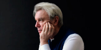 David Byrne lança o single “What Is The Reason For It?”, em parceria com Hayley Williams