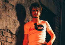 Djo canta a dificuldade de seguir em frente após um amor em “Carry The Name”