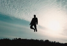 Kasabian lança o single “Hippie Sunshine” e anuncia álbum para o próximo ano