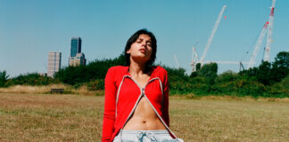 Naomi Scott valoriza o tempo do amor no single “Cherry”