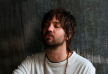 Tame Impala revela sentimento de fracasso em um relacionamento em “Loser”