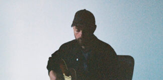 Ásgeir reflete a perda de uma orientação espiritual no single “Smoke”