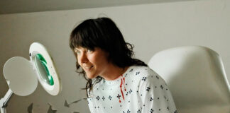 Courtney Barnett prepara nova era musical e retorna com o single “Stay In Your Lane”