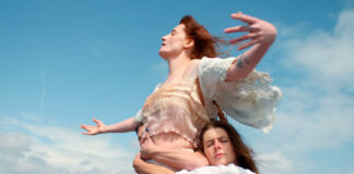 Florence and the Machine reflete sobre a perda da fé e da identidade em “Sympathy Magic”