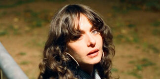 Hannah Cohen anuncia ‘Flying Cloud Tapes’ e lança vídeo ao vivo de “Mountain”