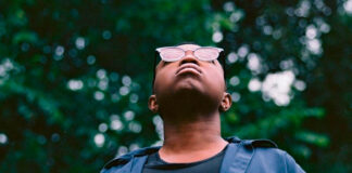 Anjimile reflete sobre amor e passagem do tempo no single “Auld Lang Syne II”