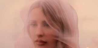 Ellie Goulding reencontra o sentido da vida e da própria cura em “Destiny”