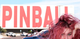 Grace Ives retorna com suas primeiras faixas inéditas no EP ‘Singles’