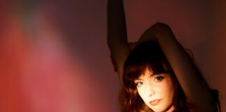 Jenny on Holiday revela a eufórica balada synthpop “Good Intentions”