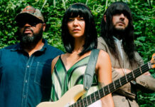 Khruangbin lança ‘The Universe Smiles Upon You ii’, versão reimaginada do álbum de estreia