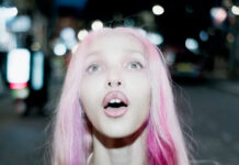 FKA twigs seduz e amaldiçoa seus pretendentes no videoclipe de “Love Crimes”