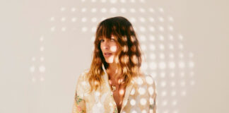 Melody’s Echo Chamber revela um refúgio imaginário no single “The House That Doesn’t Exist”