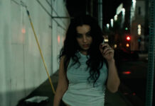 A. G. Cook lança o single “Residue” e videoclipe estrelado por Charli XCX e Kylie Jenner