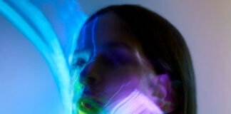 Anna Prior, do Metronomy, lança “Silence”, single do EP solo ‘Firefly’