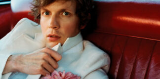 Beck lança ‘Everybody’s Gotta Learn Sometime’, álbum de covers e raridades