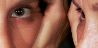 Cate Le Bon lança o single “Always The Same”, parceria com St. Vincent