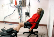 Kim Gordon anuncia o álbum ‘PLAY ME’ e lança o single “NOT TODAY”