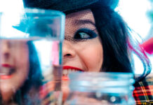 Mitski anuncia o álbum ‘Nothing’s About to Happen to Me’ e lança o single “Where’s My Phone?”