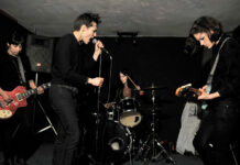 Savages celebra os 10 anos do álbum ‘Adore Life’ com duas faixas inéditas