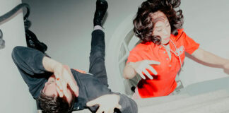 Xiu Xiu lança cover sombrio e melancólico de “Dancing On My Own”, sucesso de Robyn