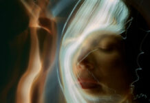 Anna Prior, do Metronomy, lança o EP solo ‘Firefly’ e o videoclipe do cover de “No More Drama”