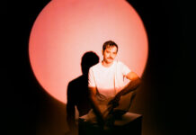 Bayonne traduz em versos o processo do luto no single “Multiphase”