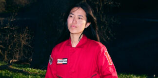 Deb Never anuncia o álbum de estreia ‘ARCADE’ e lança a faixa-título