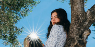 Eaves Wilder anuncia o álbum de estreia ‘Little Miss Sunshine’ e lança o single “Hurricane Girl”