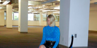 Kim Gordon aborda o embate de poder entre humanos e máquinas em “DIRTY TECH”