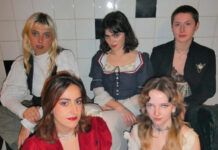 The Last Dinner Party lança “Let’s Do It Again!”, faixa do álbum colaborativo ‘HELP(2)’