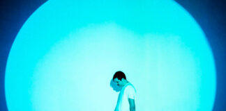 Bayonne expressa fragilidade emocional e busca por serenidade em meio a mudanças em “January”